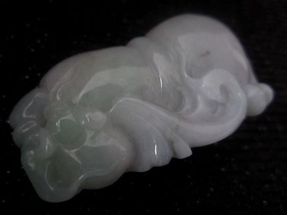Jade Chine, pendentif en jade/ Jadéite de grade A

5.3x3.4cm

