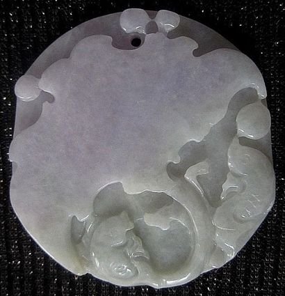 Jade Chine, pendentif en jade/ Jadéite de grade A

5.2x4.5 cm

