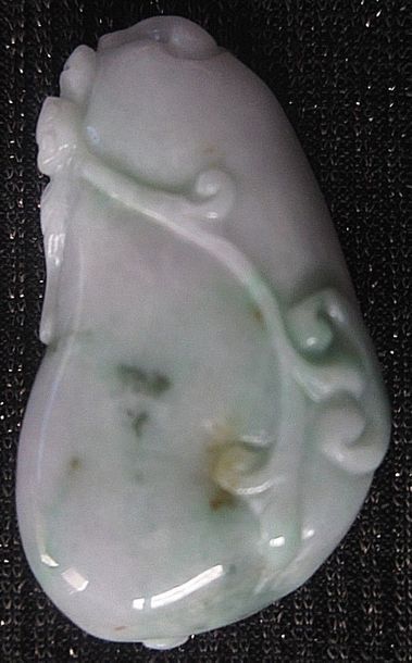 Jade Chine, pendentif en jade/ Jadéite de grade A

4.5x2.5 cm

