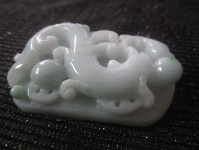 Jade Chine, pendentif en jade/ Jadéite de grade A

5.7x4.3 cm

