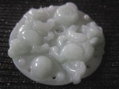 Jade Chine, pendentif en jade/ Jadéite de grade A

Diamètre 4.5 cm

