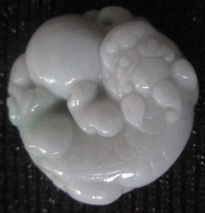 Jade Chine, pendentif en jade/ Jadéite de grade A

Diamètre 3.7 cm

