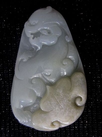 Jade Chine, pendentif en jade/ Jadéite de grade A

6.6x4 cm

