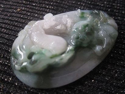 Jade Chine, pendentif en jade/ Jadéite de grade A

4.5x3 cm

