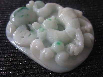 Jade Chine, pendentif en jade/ Jadéite de grade A

5.6x4.3 cm

