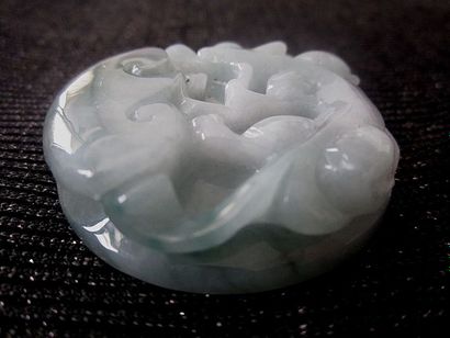 Jade Chine, pendentif en jade/ Jadéite de grade A

Diamètre 5 cm


