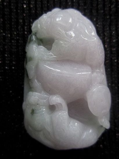 Jade Chine, pendentif en jade/ Jadéite de grade A

5.2x3.4 cm


