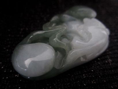 Jade Chine, pendentif en jade/ Jadéite de grade A

5.3x3.3 cm

