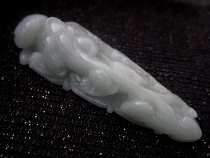 Jade Chine, pendentif en jade/ Jadéite de grade A

7.5x3.2 cm

