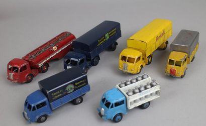 null DINKY TOYS(F)

6 camions

Camion laitier avec ses 10 bidons

Citerne Panhard...