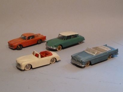 null Lot de 4 voitures (F) dont 1 Chrysler New Yorker bleu int. blanc réf 24A pare...