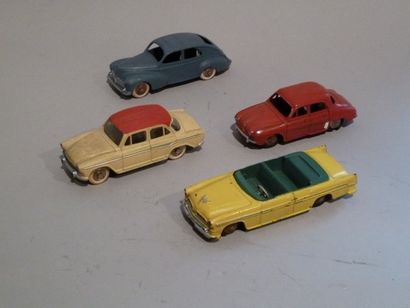 null Lot de 4 voitures (F) dont 1 Renault Dauphine rouge réf 24E, 1 Chrysler New...