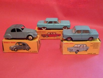 null Lot de 3 voitures dont 1 Chevrolet Corvair Dinky Toys bleu ref 552, 1 Citroën...