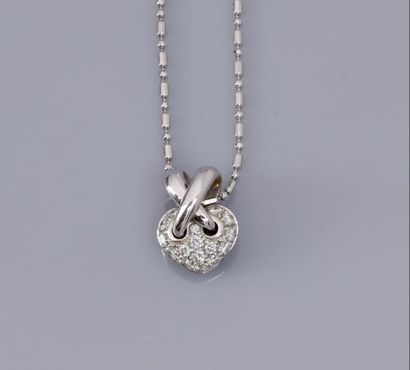 CHAUMET CHAUMET, pendentif cœur en or gris 750°/00, petit modèle serti de diamants....