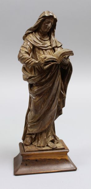 null Sainte Femme au livre en bois et au drapé richement sculpté. Sur socle. Travail...