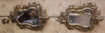 null Paire d’appliques-miroirs en bronze doré à un bras de lumière. Napoléon III....