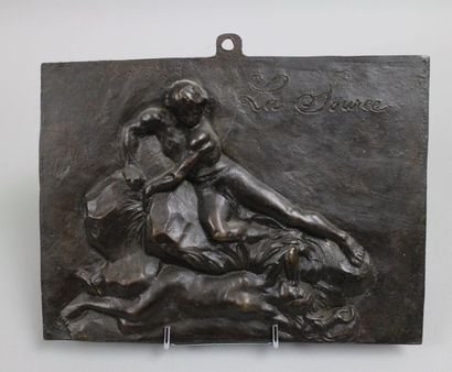 null Ecole française du XIX-ème Siècle : « La Source ». Plaque de bronze à patine...