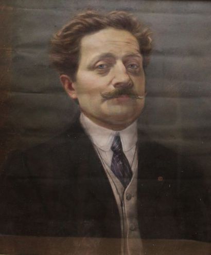 null Anonyme début XX-ème Siècle : « Portrait d’homme ». Pastel sur papier traces...