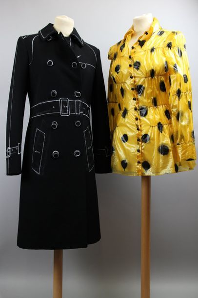 null MOSCHINO et Cheap & Chic

Lot de 2 pièces

Manteau en lainage noir peint en...