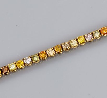 null Bracelet rivière en or jaune 750°/00, serti de diamants de de couleur taille...