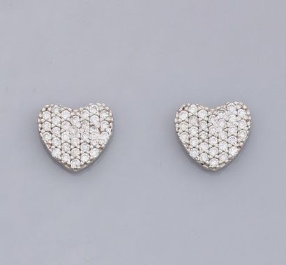 null Paire de boucles d'oreilles cœur serties de diamants . 2 g. H : 8 mm