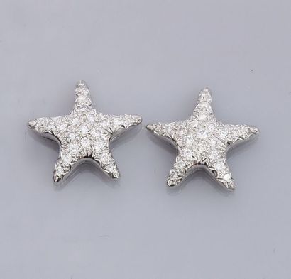 null Paire de boucles d'oreilles en or gris 750°/00, étoiles de mer serties de diamants...