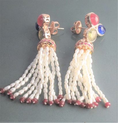 null Paire de boucles d'oreilles pompons en vermeil 925, sertie de pierres fines...