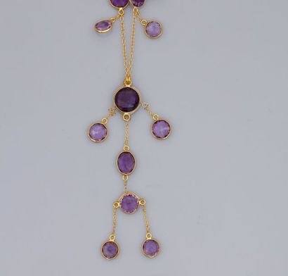 null Collier à pampilles en vermeil 925, serti d'améthystes. 14 g. L : 50 cm