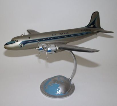 null DOUGLAS DC-4 Air France

Grande maquette d’agence en bois et métal peintes aux...