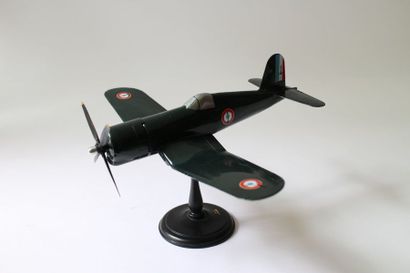 null F 4U-A CORSAIR de l’AERONAVALE Maquette promotionnelle du chasseur aux couleurs...