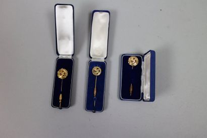 null Trois épingles à cravate Air France pour personnel navigant : une en or et diamants...