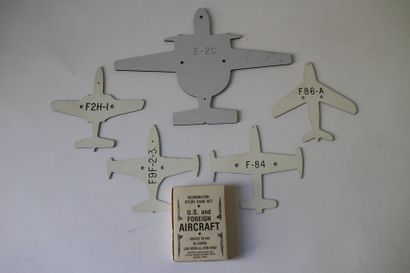 null ID CARDS et SILHOUETTES AMERICAINES

Cartes à jouer US Air Force de 1983 et...