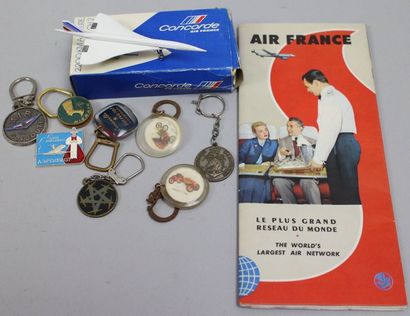 null Souvenirs Air France : Petit concorde en résine Ech 1/600 en boite, dépliant...