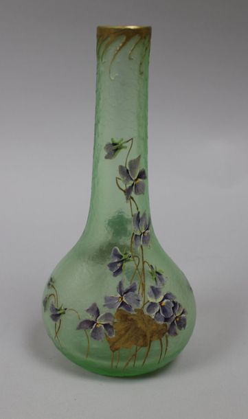 null MONTJOYE, L.C. Vase soliflore en verre épais à décor émaillé de violettes, de...