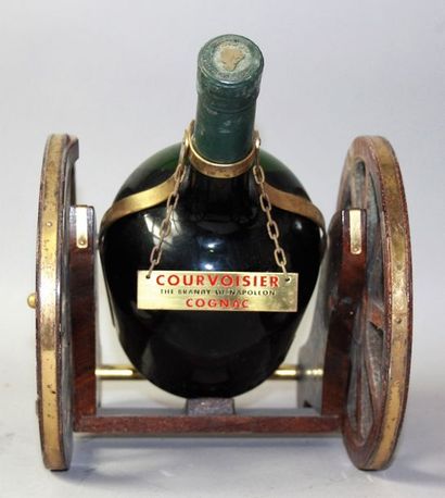 null 1 magnum COGNAC FINE CHAMPAGNE COURVOISIER V.S.O.P. Présentoire CARRIAGE ARTILLERIE....