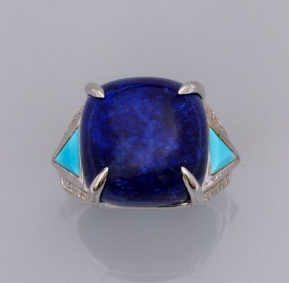 null Bague en or gris 750°/00 (18K), sertie d 'un cabochon de lapis lazuli (teinté),...