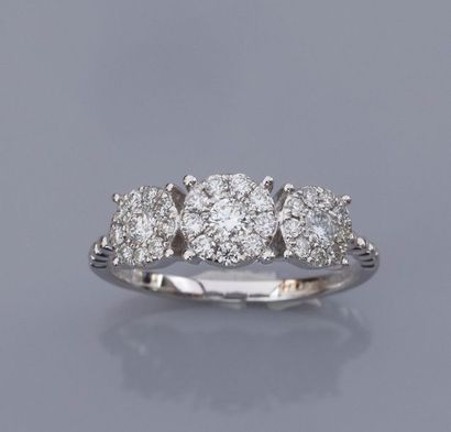 null Bague en or gris 750°/00 (18K), sertie de diamants taille brillant, l'anneau...