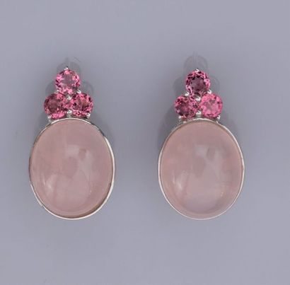 null Paire de boucles d'oreilles en or gris 750°/00 (18K), serties de quartz roses...