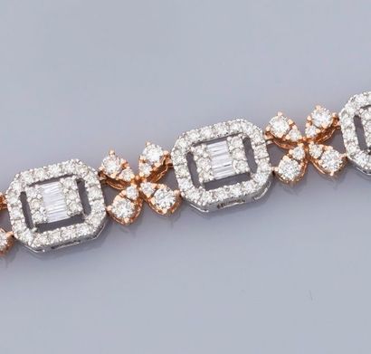 null Bracelet en or deux tons 585°/00 (14 K), à mailons articulés sertis de diamants...