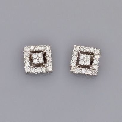 null Paire de boucles d'oreilles carrées en or gris 750°/00 (18 K) serties de diamants...