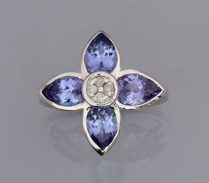 null Bague fleur en or gris 375°/00 (9K), sertie de tanzanites taillées en poires,...