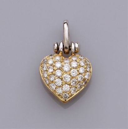   Pendentif cœur en or en or deux tons 750°/00, pavé de diamants taille brillant;...