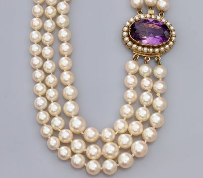   Collier de trois rangs de perles de culture du japon en chute, diamètre 6.5 à 8.5...