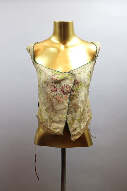 null Corps de robe en soie brochée à décor de fleurs, XVIIIème siècle (manque 1 partie...