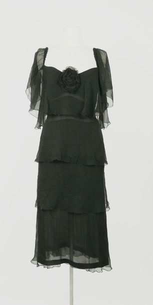 null LORIS AZZARO, c. 1970

Robe du soir en mousseline de soie noire (élastique ...