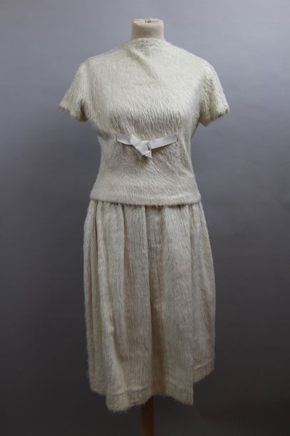 null SIMONE Couture

Ensemble 2 pièces (haut et jupe) en lainage peluche blanc