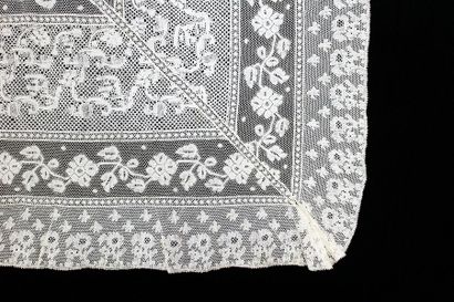 null 2 Draps en fil, applications et dentelle de Luxeuil, Point de Paris et Valenciennes,...