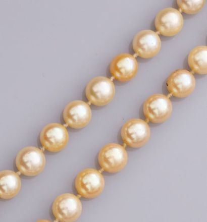   Long collier de perles de culture du Japon diamètre 7/7.5 mm, fermoir rectangulaire...