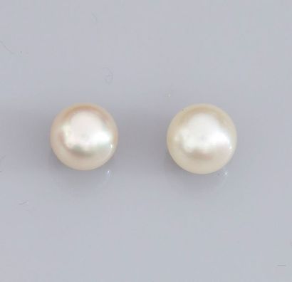   Paire de boucles d'oreilles serties de perles de culture diamètre 7.5/8 mm, Japon,...
