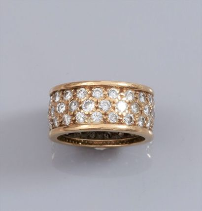   Bague bandeau en or jaune 750°/00 (18K), sertie de diamants taille brillant en...